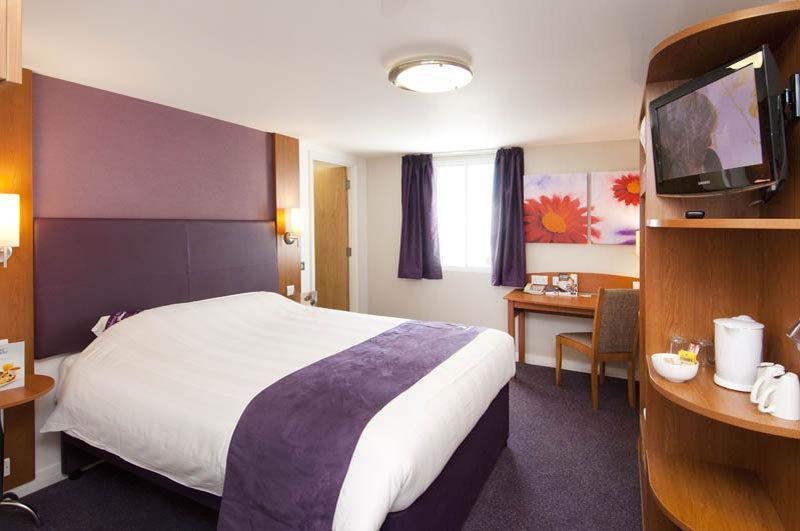 Premier Inn London Ilford Buitenkant foto