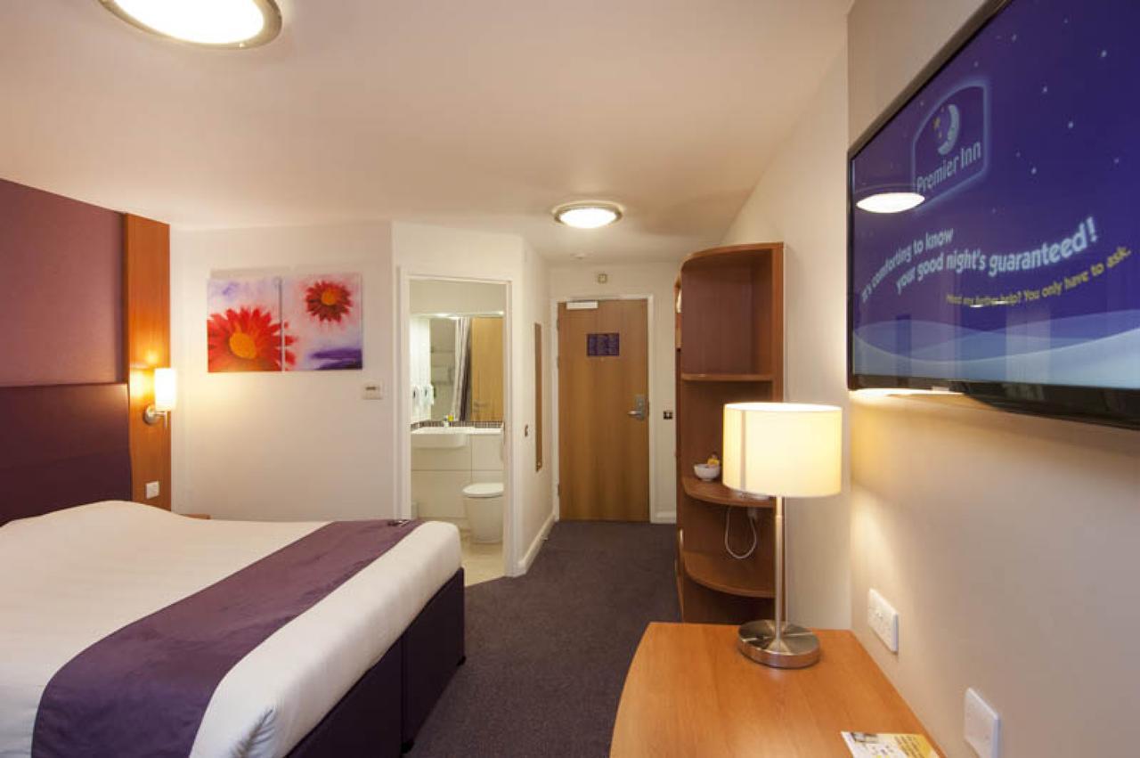 Premier Inn London Ilford Buitenkant foto