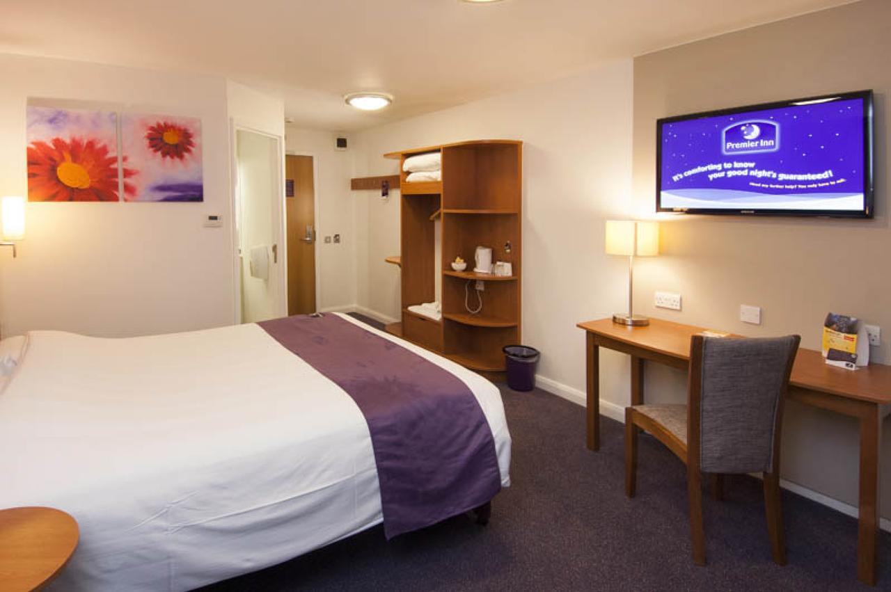 Premier Inn London Ilford Buitenkant foto